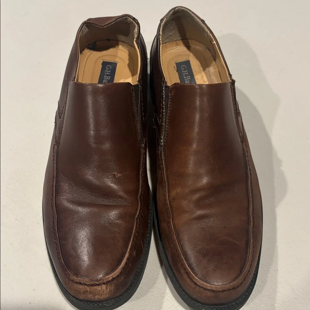 G.H. Bass Men's Leather Slip On Loafers.  Dress shoes. Size 11. Brown.